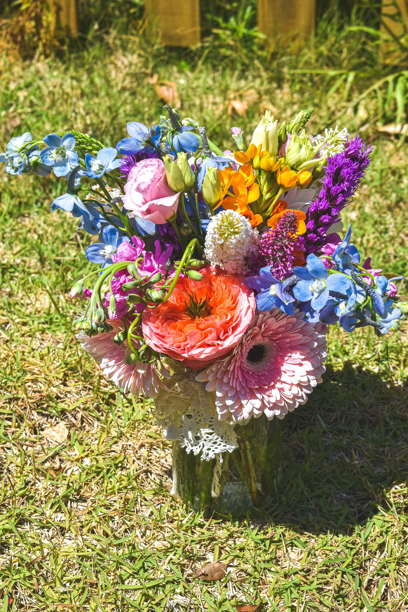 "Summertime" flower arrangement in the jar