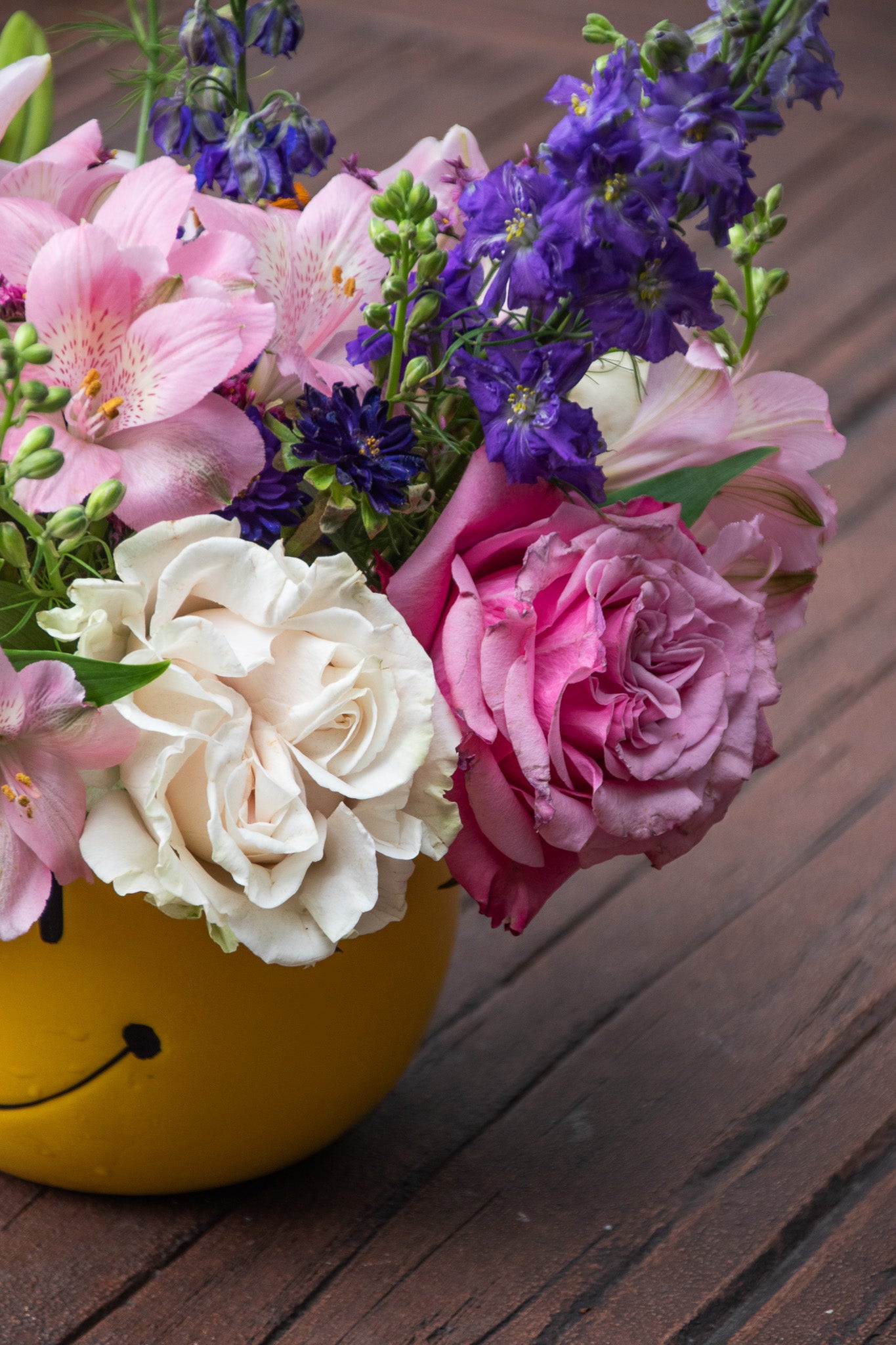 "Here's that smile" flower arrangement