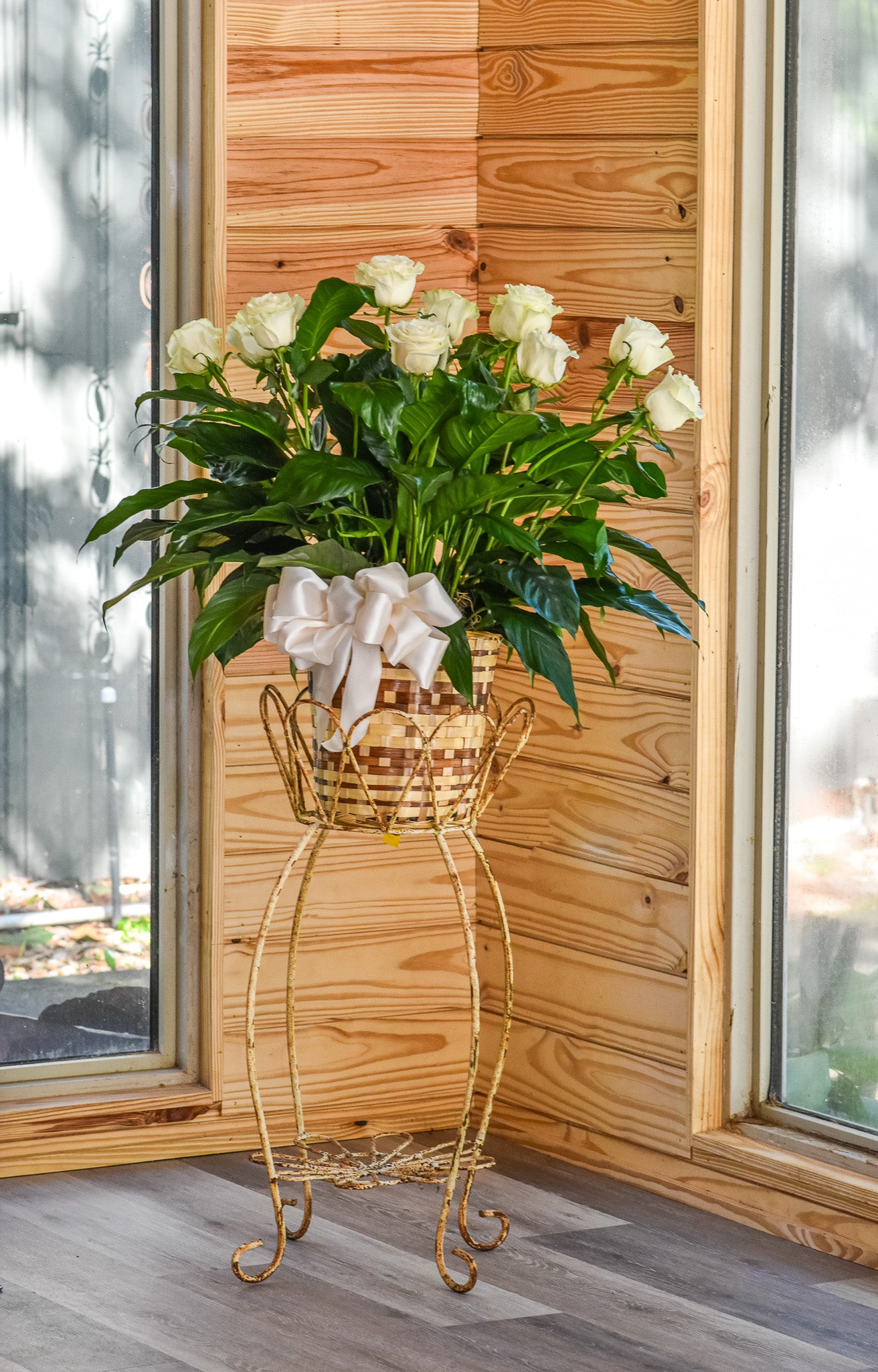 ''Ivory Memories'' special arrangement of a potted plant and roses